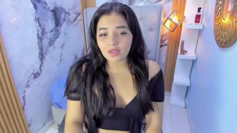 Snapshot of kristinnvega chatting on 10-18-25, 01:01 K R I S online show from 10-18-25, 01:01