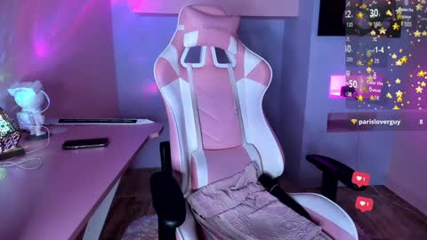 Snapshot of kristinwall chatting on 12-21-24, 11:34 KristinWall online show from 12-21-24, 11:34