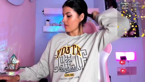 Snapshot of kristinwall chatting on 12-22-24, 11:22 KristinWall online show from 12-22-24, 11:22