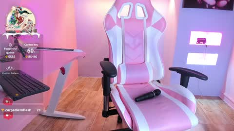 Snapshot of kristinwall chatting on 01-07-25, 11:03 KristinWall online show from 01-07-25, 11:03