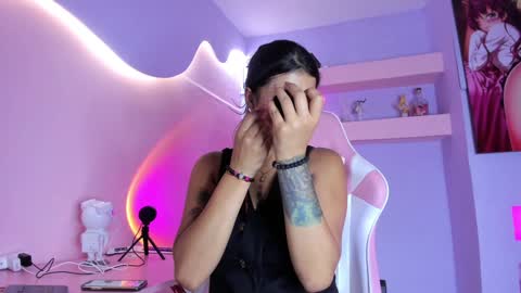 Snapshot of kristinwall chatting on 01-16-25, 10:55 KristinWall online show from 01-16-25, 10:55