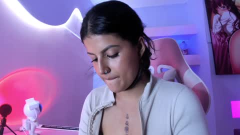 Snapshot of kristinwall chatting on 01-21-25, 12:25 KristinWall online show from 01-21-25, 12:25