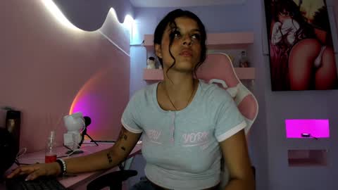 Snapshot of kristinwall chatting on 01-26-25, 08:23 KristinWall online show from 01-26-25, 08:23