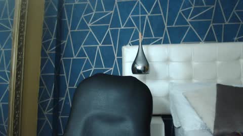 Snapshot of kristinwall chatting on 01-28-25, 09:50 KristinWall online show from 01-28-25, 09:50