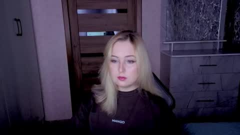 Snapshot of kristy_fran chatting on 05-17-26, 09:22 Kristy online show from 05-17-26, 09:22