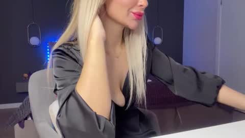 Kristi online show from 10-06-25, 04:21