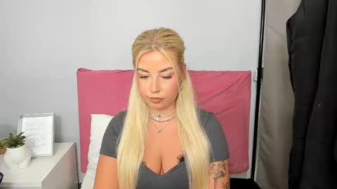 Snapshot of kristyflowers chatting on 01-15-25, 09:02 KristyFlowers online show from 01-15-25, 09:02