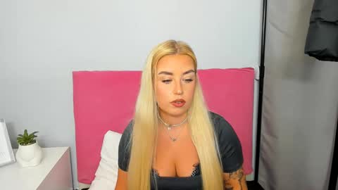 Snapshot of kristyflowers chatting on 01-21-25, 09:03 KristyFlowers online show from 01-21-25, 09:03