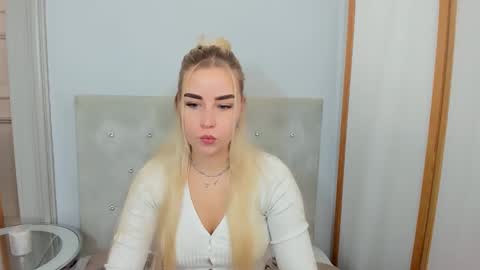 Snapshot of kristyflowers chatting on 03-08-25, 06:10 KristyFlowers online show from 03-08-25, 06:10