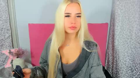 Snapshot of kristyflowers chatting on 10-22-25, 07:19 KristyFlowers online show from 10-22-25, 07:19