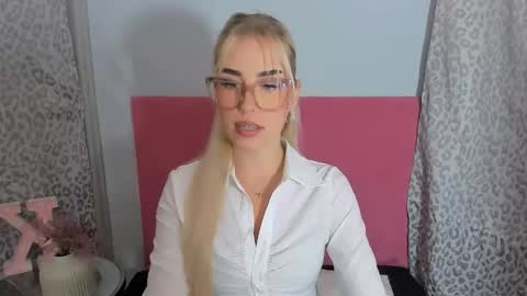 Snapshot of kristyflowers chatting on 11-21-25, 10:08 KristyFlowers online show from 11-21-25, 10:08