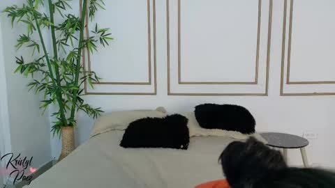 Cristina online show from 11-21-25, 03:54