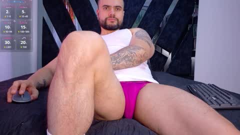 Snapshot of kroy_wood chatting on 12-16-25, 12:32 Kroy Wood online show from 12-16-25, 12:32