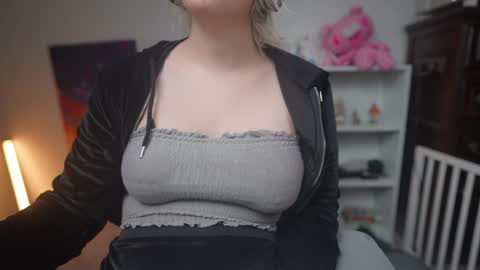 Krystal Syx online show from 01-20-25, 12:15