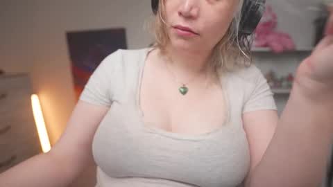 Snapshot of krystalsyxx chatting on 11-26-25, 11:06 Krystal Syx online show from 11-26-25, 11:06