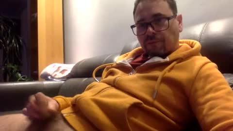 krzysztof1977 online show from 04-10-26, 08:57