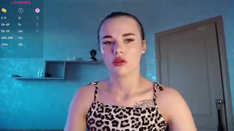 Snapshot of kseni_a chatting on 07-13-26, 06:27 Ksenia online show from 07-13-26, 06:27