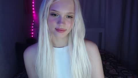 Emilia online show from 02-24-25, 10:58