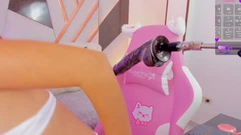 Snapshot of kuitty_sara chatting on 10-10-25, 12:15 SARA online show from 10-10-25, 12:15
