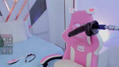 Snapshot of kuitty_sara chatting on 10-18-25, 12:17 SARA online show from 10-18-25, 12:17