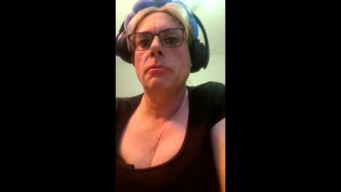 Snapshot of kullinky69 chatting on 12-19-25, 04:30 kullinky69 online show from 12-19-25, 04:30