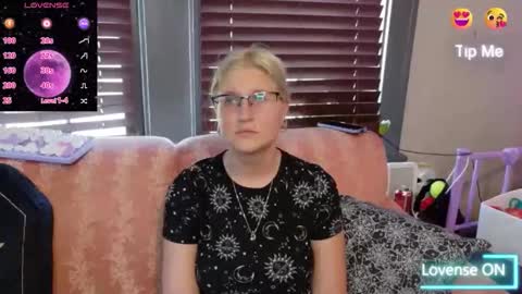 Snapshot of kunzitegoddess chatting on 09-29-25, 09:08 Samantha online show from 09-29-25, 09:08