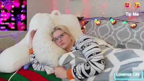 Snapshot of kunzitegoddess chatting on 11-04-25, 02:27 Samantha online show from 11-04-25, 02:27