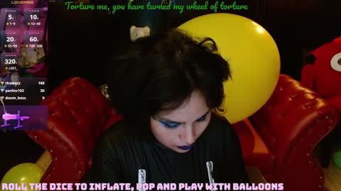 Snapshot of kureiji_fetish chatting on 12-20-24, 10:49 Fetiche Woman online show from 12-20-24, 10:49