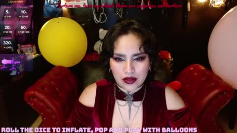 Snapshot of kureiji_fetish chatting on 12-31-24, 07:20 Fetiche Woman online show from 12-31-24, 07:20