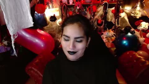 Snapshot of kureiji_fetish chatting on 10-20-25, 12:11 Fetiche Woman online show from 10-20-25, 12:11