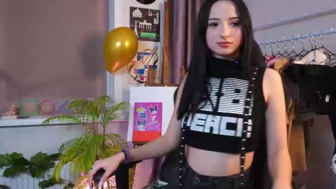 Snapshot of kuromya chatting on 11-02-25, 12:51 Ariya online show from 11-02-25, 12:51