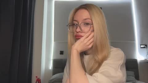 Bella and Alexandra online show from 01-12-26, 12:16