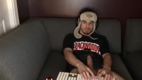 Snapshot of kxng222 chatting on 12-18-25, 07:36 kxng222 online show from 12-18-25, 07:36