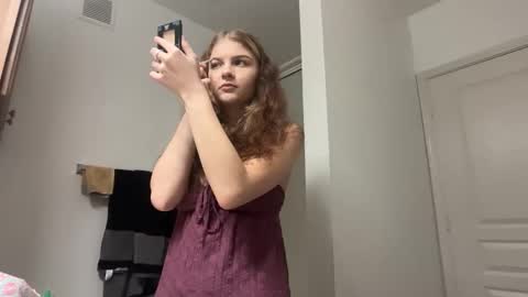 Snapshot of kykybaby4444 chatting on 11-26-25, 06:42 kyky online show from 11-26-25, 06:42