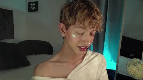 Kyle Cooper online show from 12-22-24, 01:01