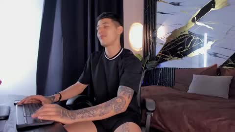 kylesmithx_ online show from 12-20-25, 04:19