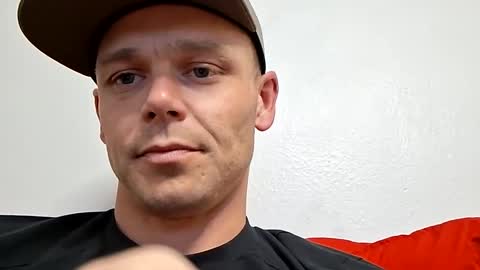 Snapshot of kylespade727 chatting on 10-04-25, 09:35 Thickcock813 online show from 10-04-25, 09:35