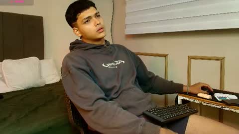 Kyliam online show from 07-08-26, 08:13