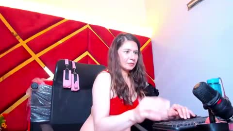 Snapshot of kylie_bloom chatting on 07-17-26, 10:47 kylie_bloom online show from 07-17-26, 10:47