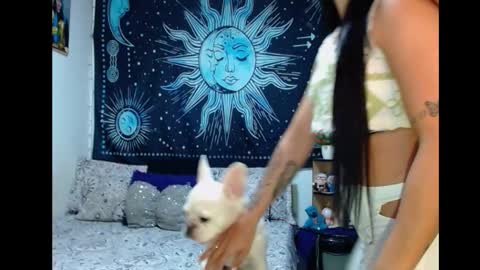 kylie online show from 11-23-25, 10:09