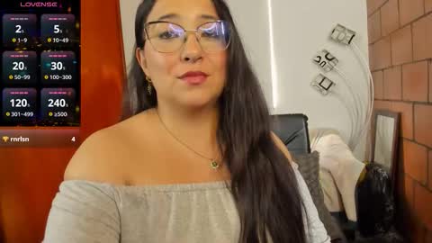 Snapshot of kylie_daniiels chatting on 01-07-26, 06:10 Kylie online show from 01-07-26, 06:10