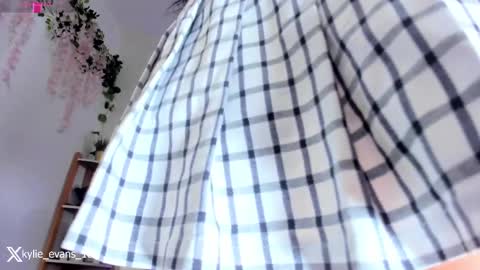 Kylie online show from 02-11-25, 05:40