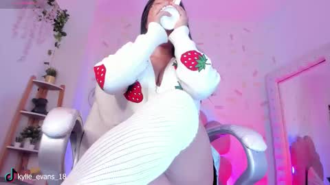 Kylie online show from 11-04-25, 11:04