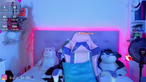 k ylie online show from 02-25-26, 10:19