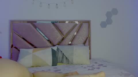 KYLIE online show from 04-25-26, 07:00