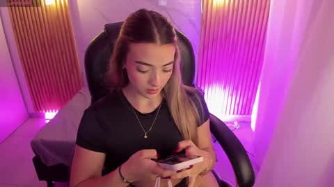 Snapshot of kylie_jones6 chatting on 04-14-26, 02:06 KYLIE online show from 04-14-26, 02:06