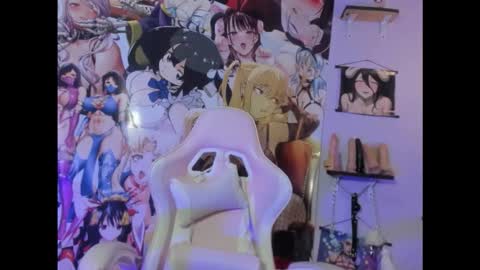 Snapshot of kylie_moan chatting on 10-12-25, 04:33 KYLIE online show from 10-12-25, 04:33