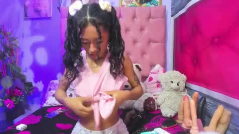 Snapshot of kylie_moan chatting on 11-04-25, 04:22 KYLIE online show from 11-04-25, 04:22