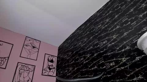 Snapshot of kylie_winx chatting on 10-12-25, 01:10 kylie_winx online show from 10-12-25, 01:10