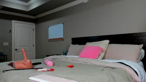 Kylie online show from 10-07-25, 01:52